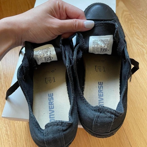 Women's Chuck Taylor All Star Low Top Sneakers
Size: Women- US 5/ Men - US3 - Picture 2 of 4